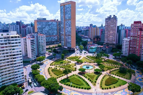Fotos das cidades de São Paulo e Curitiba