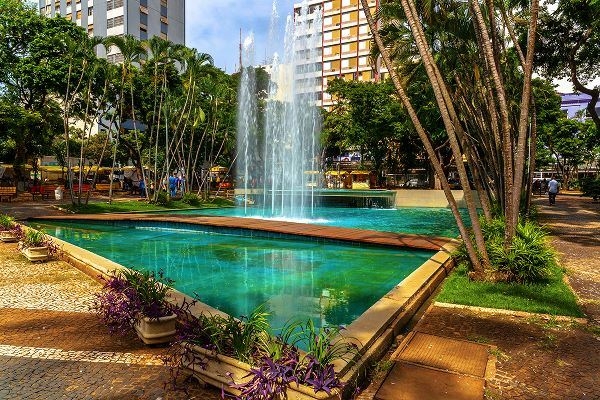 Fotos das cidades de São Paulo e Curitiba