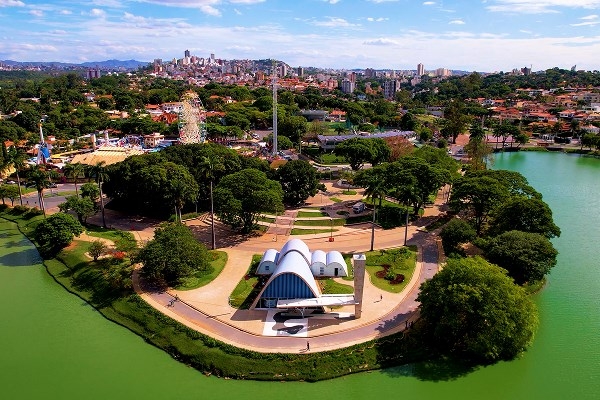 Fotos das cidades de São Paulo e Curitiba