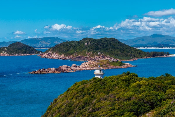 Imagem da praia de Naufragados em Florianópolis