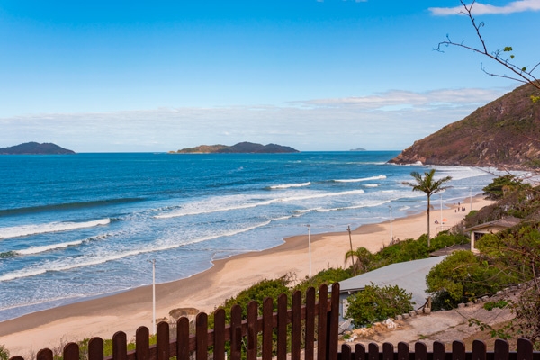 Imagem da praia da Solidão em Florianópolis