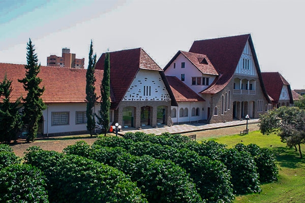 Casas à venda na Rua Waldomiro Pistun em Londrina