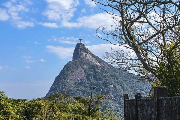 Imagem do morro onde fica o Cristo Redentor no Rio de Janeiro