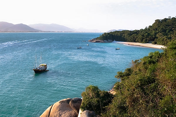 Imagem da praia da ilha do campeche