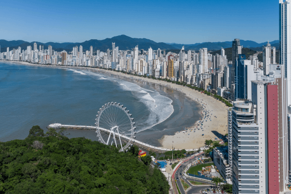 Imagem da praia de Balneário Camboriú