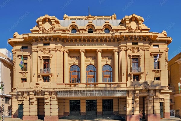 Imagem do Teatro Pedro II em Ribeirão Preto num dia de sol