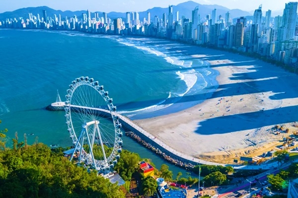 Fotos das cidades de São Paulo e Florianópolis