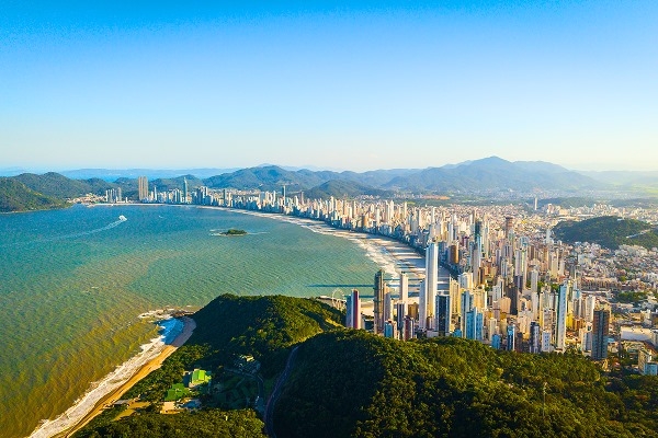 Fotos das cidades de São Paulo e Curitiba