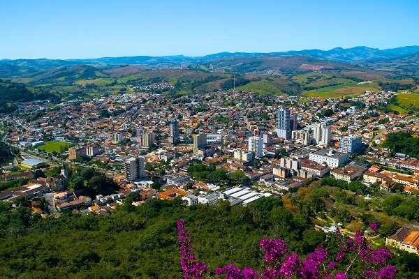 Fotos das cidades de São Paulo e Florianópolis