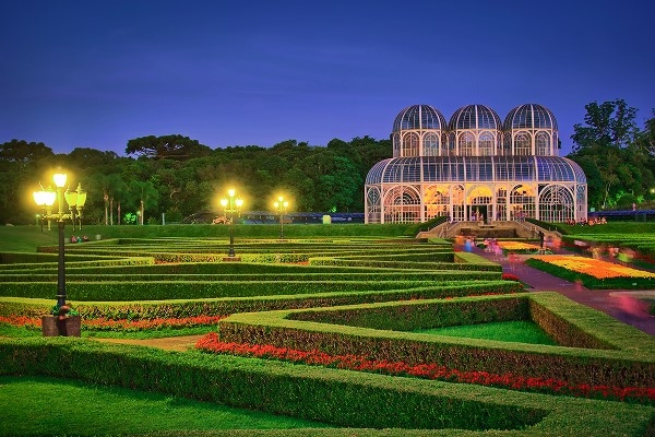 Fotos das cidades de São Paulo e Curitiba