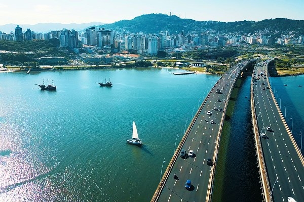 Fotos das cidades de Poços de Caldas e Rio de Janeiro