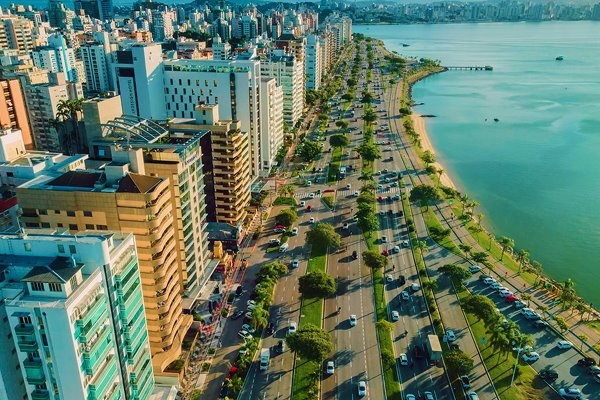 Fotos das cidades de São Paulo e Florianópolis