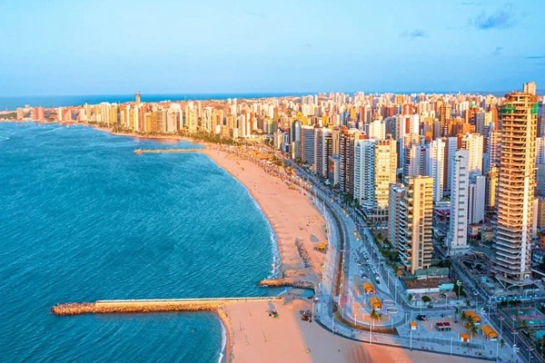 Fotos das cidades de São Paulo e Curitiba