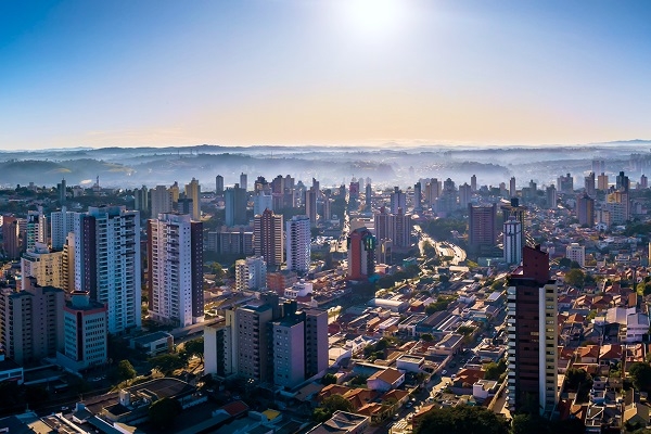 Fotos das cidades de São Paulo e Florianópolis