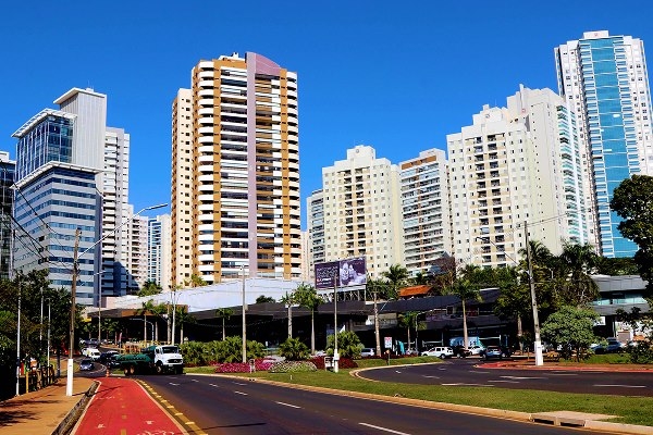 Fotos das cidades de São Paulo e Curitiba