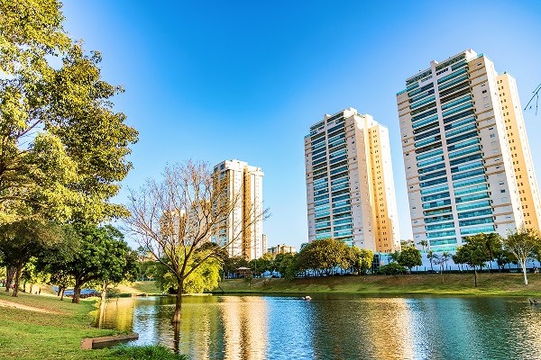 Fotos das cidades de São Paulo e Florianópolis