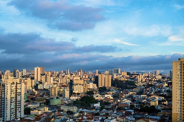 Fotos das cidades de São Paulo e Florianópolis