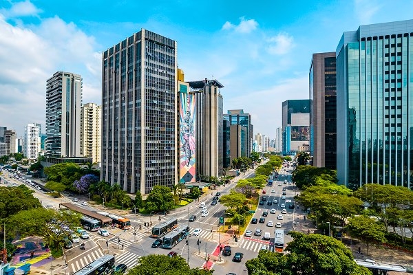 Fotos das cidades de São Paulo e Florianópolis